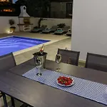 Luxury -heated Pool -jacuzzi * Trogir
