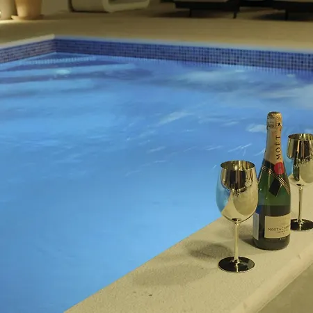 Luxury -heated Pool -jacuzzi