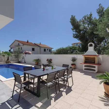 Luxury -heated Pool -jacuzzi Trogir