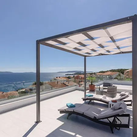 Luxury -heated Pool -jacuzzi וילה טרוגיר