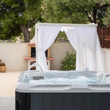 וילה Luxury -heated Pool -jacuzzi טרוגיר