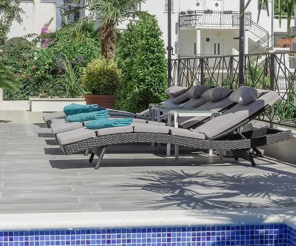 Luxury -heated Pool -jacuzzi * Trogir