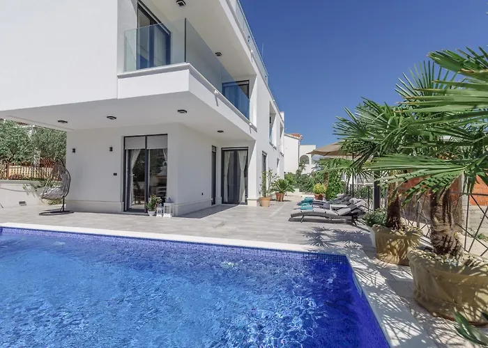 Luxury -heated Pool -jacuzzi Trogir