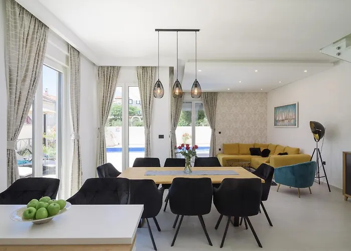 Luxury -heated Pool -jacuzzi *