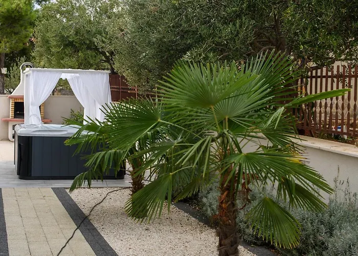 Villa Luxury -heated Pool -jacuzzi Trogir