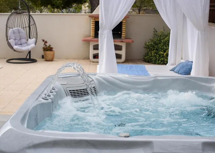 Luxury -heated Pool -jacuzzi Trogir