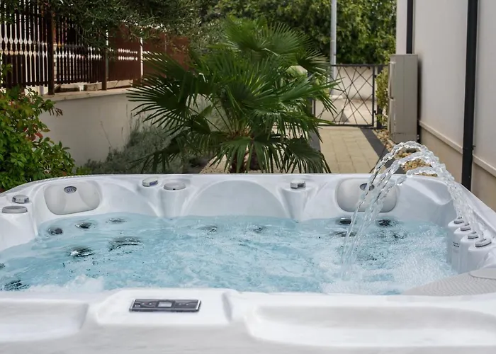 Luxury -heated Pool -jacuzzi * Trogir