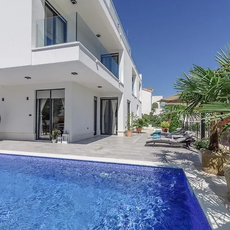 Luxury -heated Pool -jacuzzi Трогір