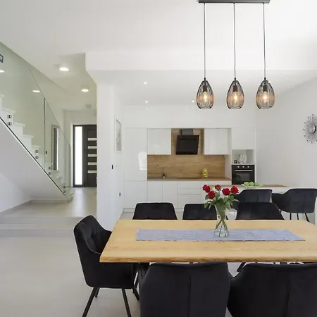 Luxury -heated Pool -jacuzzi * Трогір