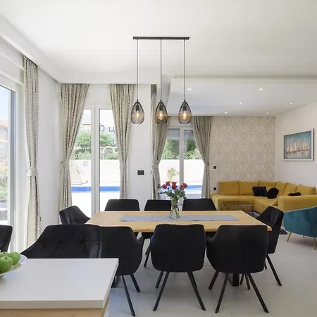 Luxury -heated Pool -jacuzzi *