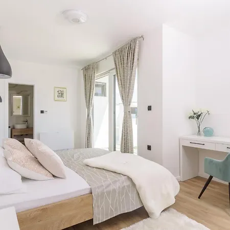 Luxury -heated Pool -jacuzzi Trogir