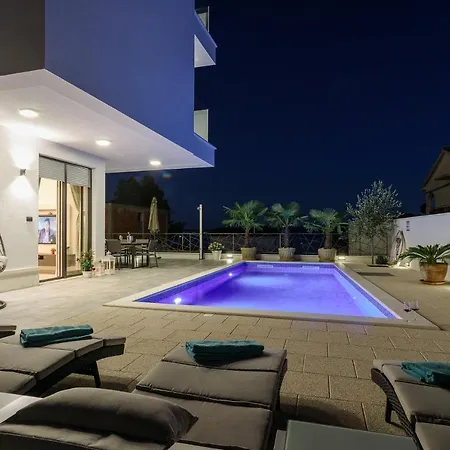 Luxury -heated Pool -jacuzzi *