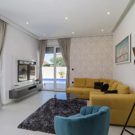 Luxury -heated Pool -jacuzzi Trogir