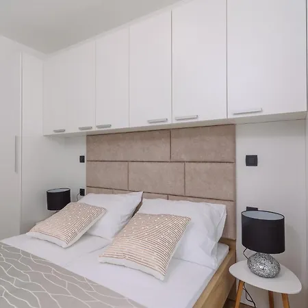 Вілла Luxury -heated Pool -jacuzzi Трогір