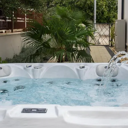 Luxury -heated Pool -jacuzzi * Трогір