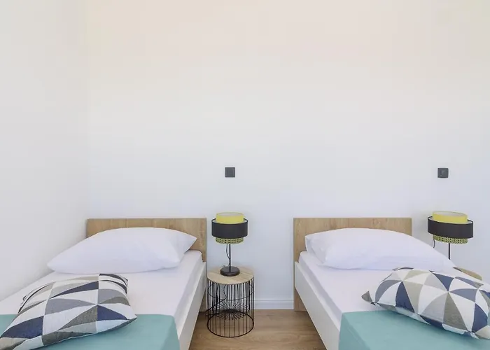 Villa Luxury -heated Pool -jacuzzi *