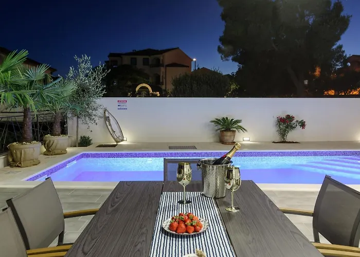 Villa Luxury -heated Pool -jacuzzi Trogir