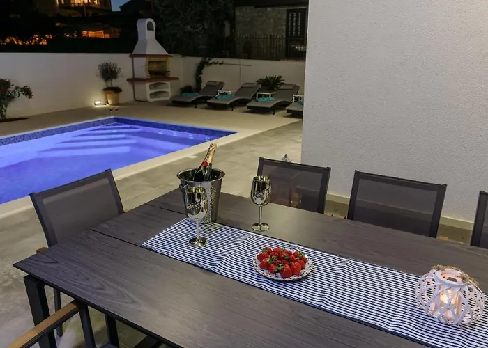 Luxury -heated Pool -jacuzzi * Trogir