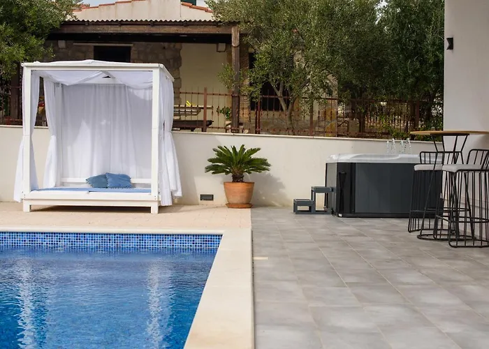 Villa Luxury -heated Pool -jacuzzi *