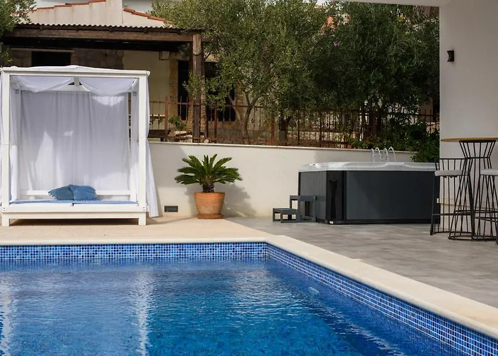 Luxury -heated Pool -jacuzzi